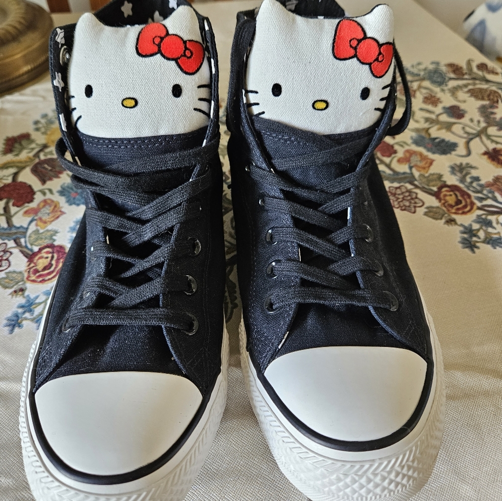 High top Hello Kitty Converse. Size 11